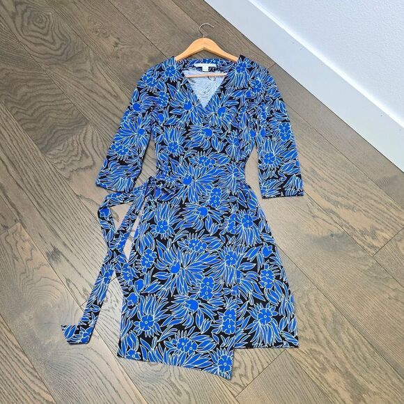 Diane Von Furstenberg Julian New 3/4 Sleeve Wrap Dress in Black & Blue Floral - Picture 1 of 11